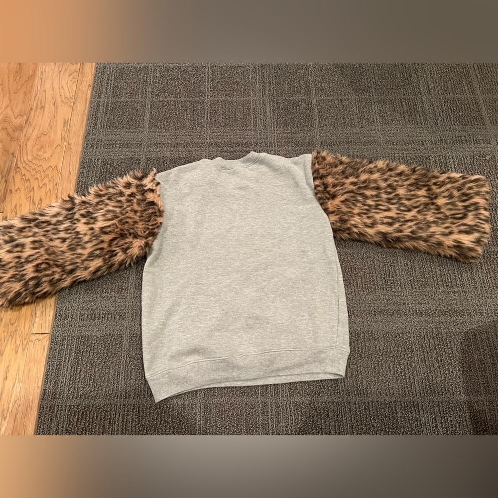 Clu Too Sweatshirt, Pristine Condition. Size Xs - image 3